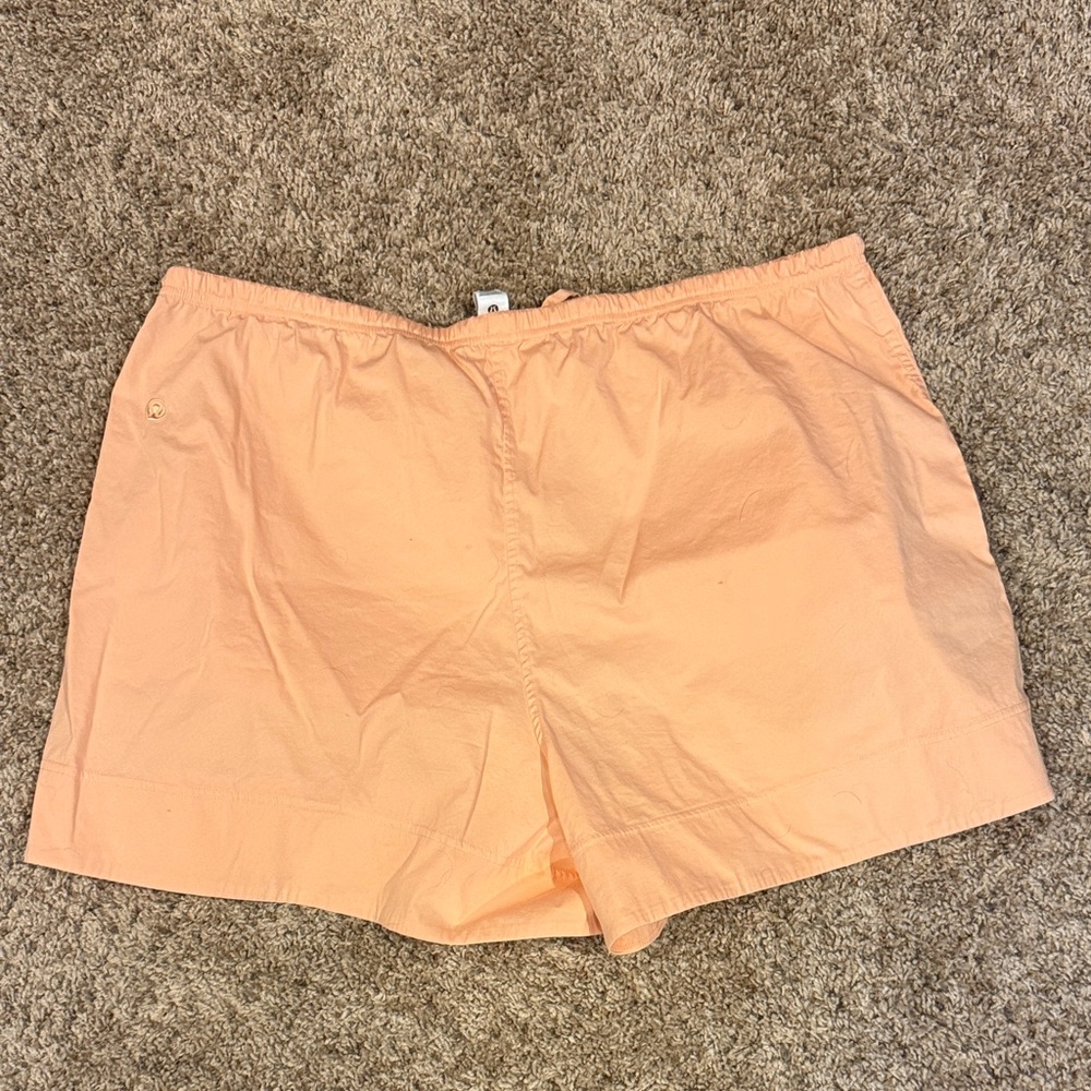 Lululemon Athletica Coral Women's Cargo Shorts - Picture 4 of 4